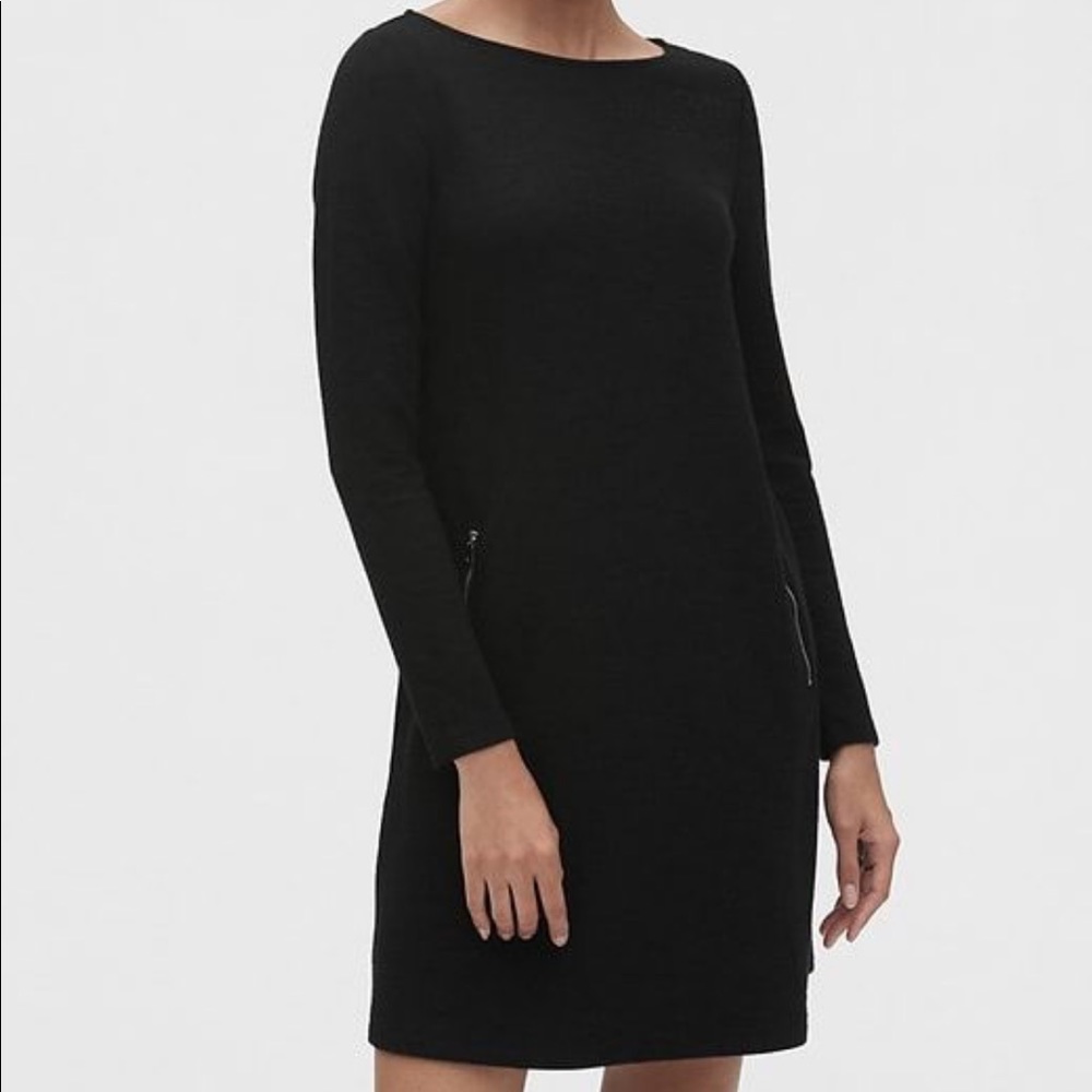 GAP Black long sleeve dress with two zipper pocket